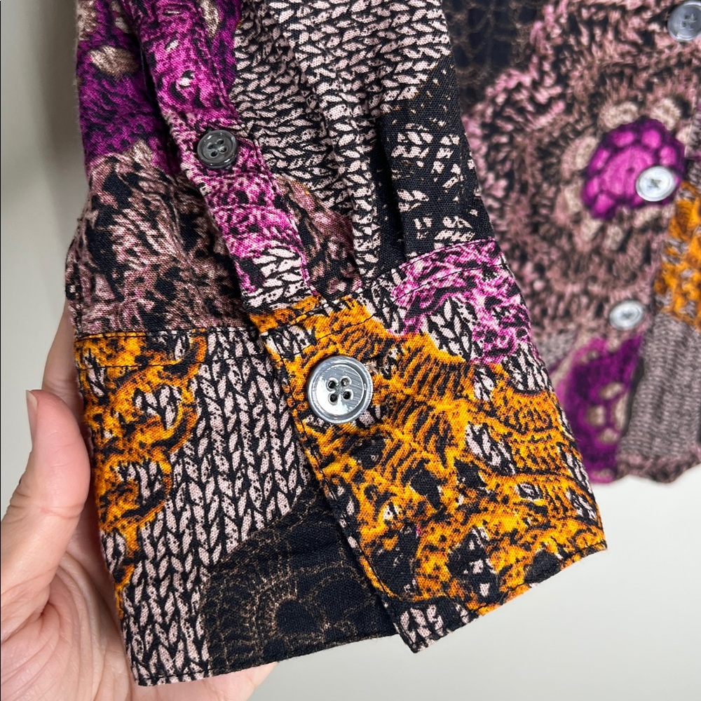 John Mark Artsy Patterned Side Button Detail Butt… - image 6